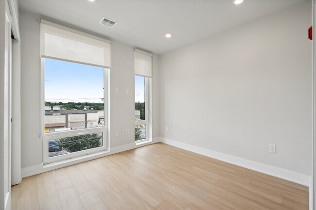 Building Photo - 6910 Ridge Ave