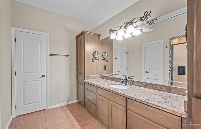 Building Photo - 27 Flamingo Ave