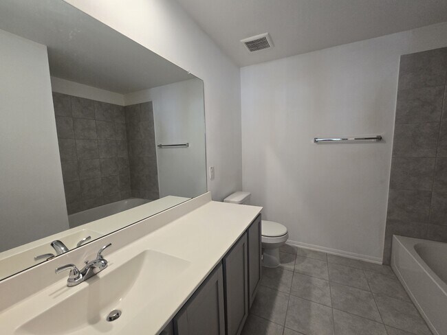 Building Photo - 7318 Parkview Dr