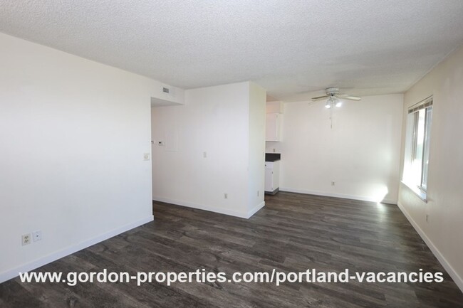 Building Photo - $1,395.00 - NE Fremont St - 2 bedroom cond...