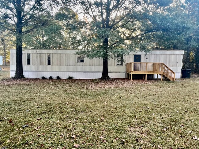 Building Photo - Adorable 2 bedroom 2 bath Trailor Home loc...