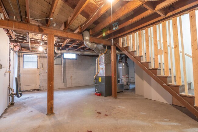 Building Photo - 5412-5420 NE 9th