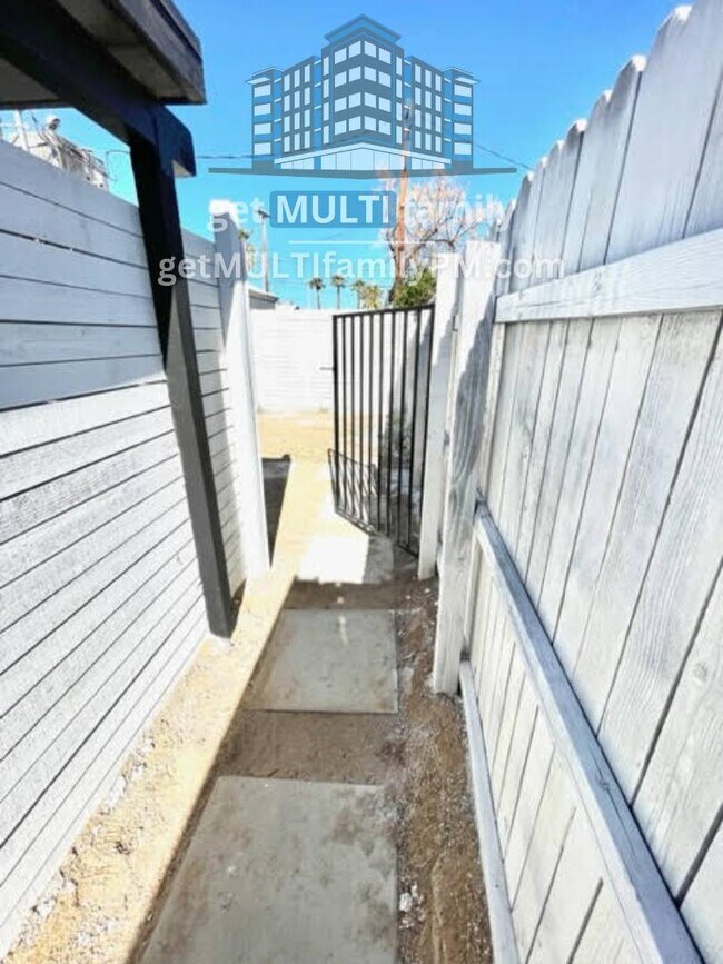 Building Photo - 1402 E McKinley St