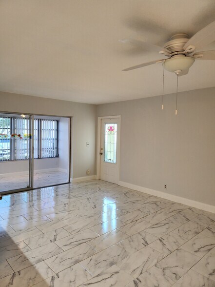 Building Photo - 5433 Lakefront Blvd