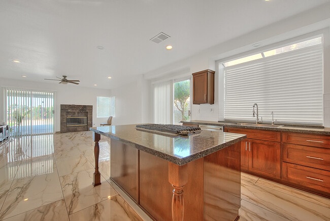 Building Photo - 3571 Rio Ranch Rd