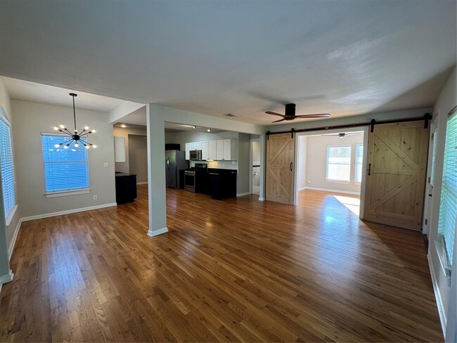 Building Photo - 1710 Riverview St