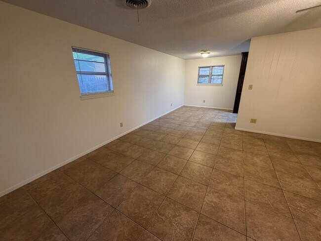 Building Photo - 5003 Hall Ave