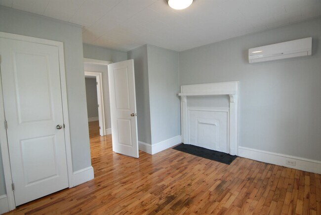 Building Photo - APPLICATIONS PENDING! Charming blue renova...