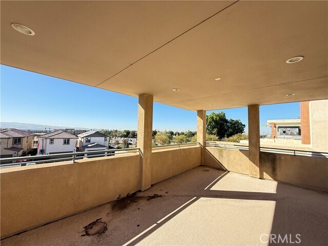 Building Photo - 101 Interval