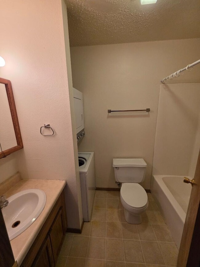 Building Photo - 2948 Warwick Lp