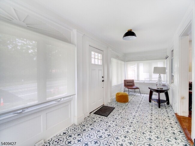 Building Photo - 415 Orange Rd