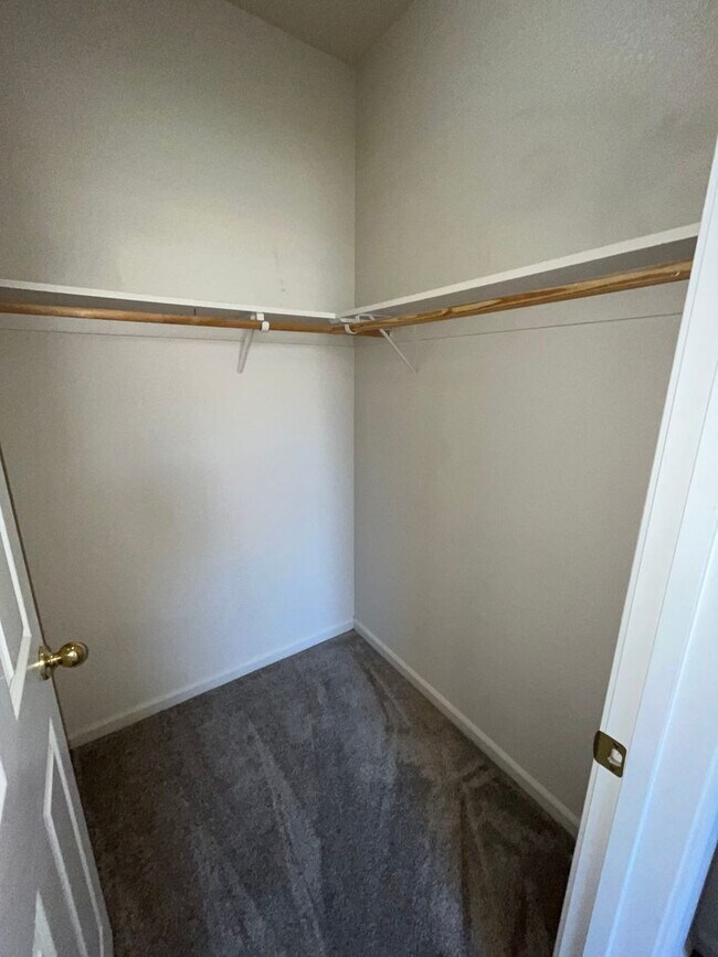 Building Photo - 5 Bed | 3.5 Bath | 2368 SF | 2 Car garage | Two Story | Tenant pays $175 for WS&G