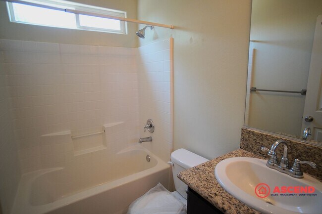 Building Photo - Cute Home in Southwest Bakersfield!