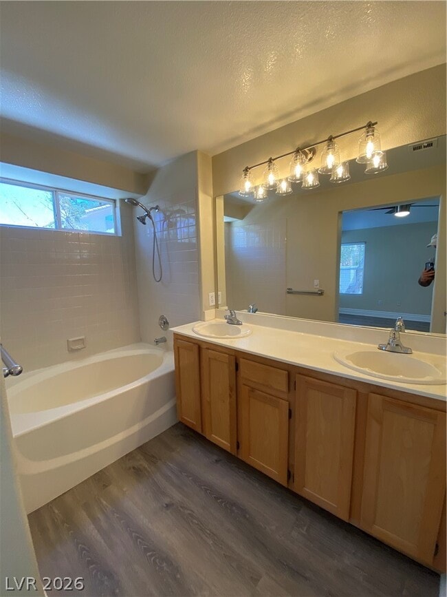 Building Photo - 824 Sparkle Ray Ave