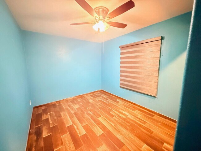 Building Photo - 4416 Flores Ave