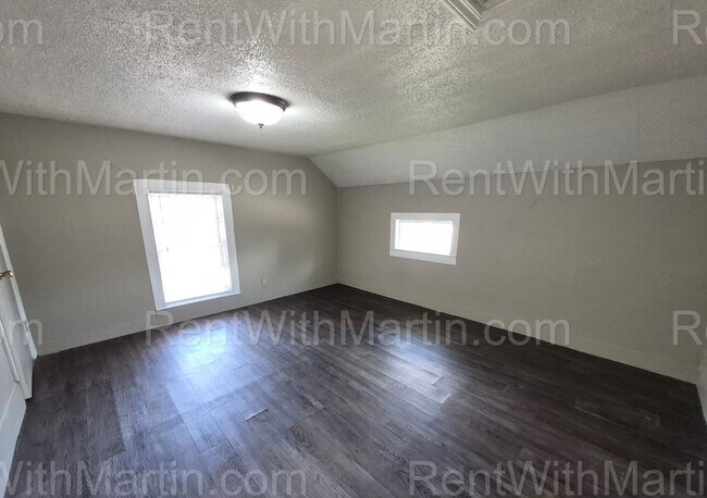 Building Photo - 501 D Ave