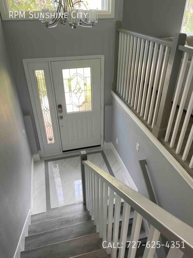 Building Photo - 3033 Pineview Dr