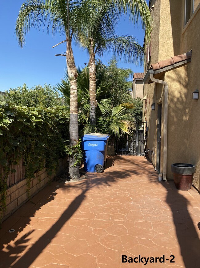 Building Photo - 31750 Paseo de Castaic