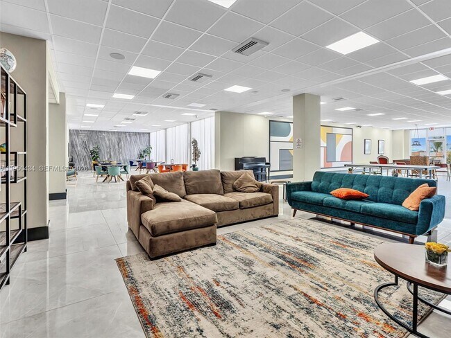 Building Photo - 3140 S Ocean Dr