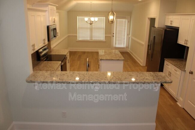 Building Photo - 921 Holbrook Dr