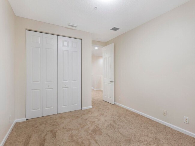 Building Photo - Coventry Townhomes