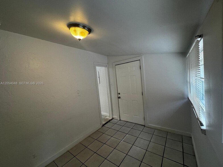 Building Photo - 1354 SW 26th Ave
