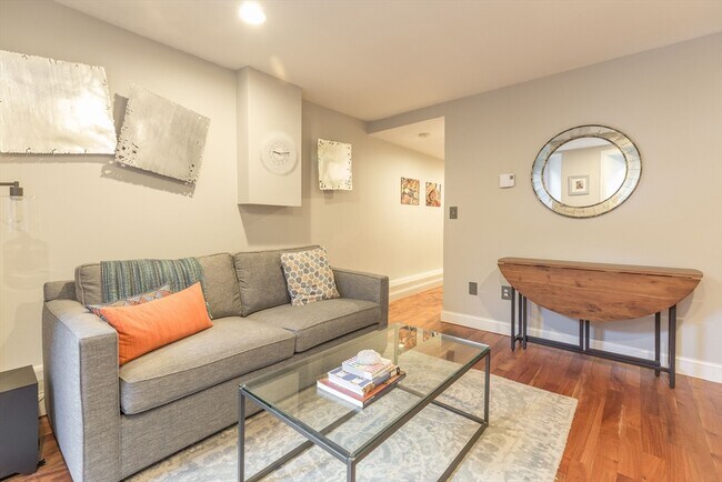 Building Photo - 529 Columbus Ave