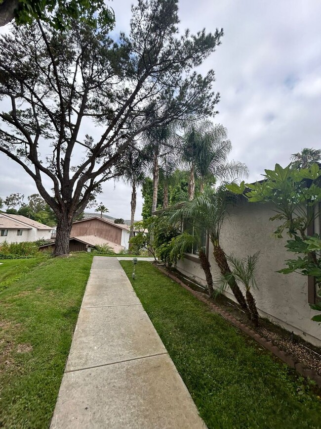 Building Photo - Upgraded, single story 2 bedroom Condo! La...