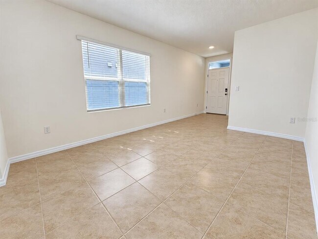 Building Photo - 1713 Southfork Dr