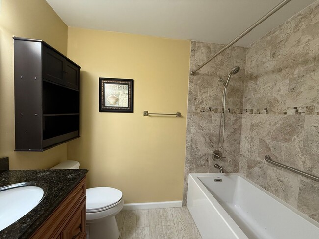 Building Photo - 5 Acre Home!!!!