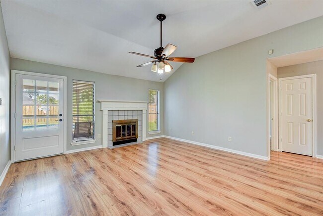 Building Photo - 3730 Sunshine Ln