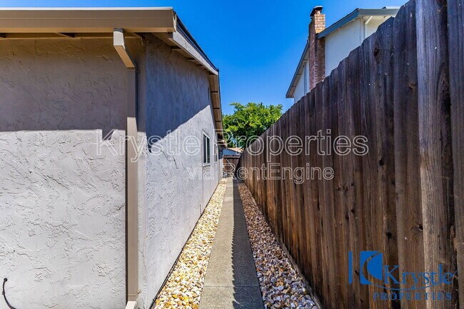 Building Photo - 225 Millbrook Way