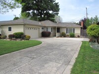 Building Photo - 1431 W Elm St
