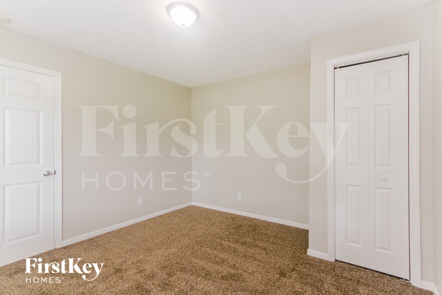 Building Photo - 112 Lind Dr
