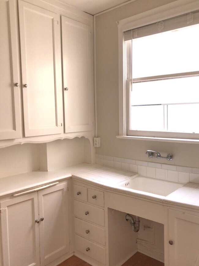 Building Photo - 2340 Pacific Ave