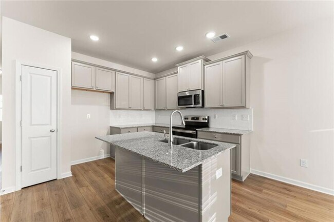 Building Photo - 76 Regent Pk