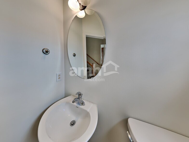 Building Photo - 3013 Community Cir