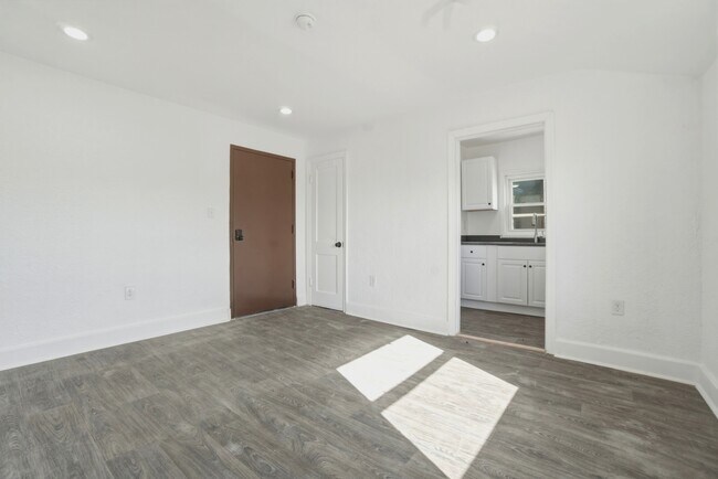 Building Photo - 159 Hagerstown