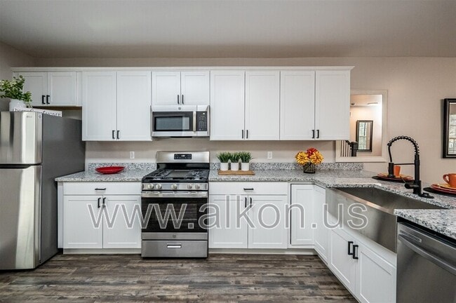 Building Photo - 554 Frayne St