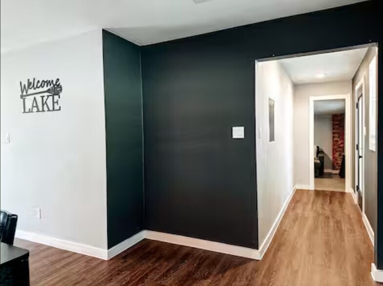 Building Photo - 1049 Meckel Dr