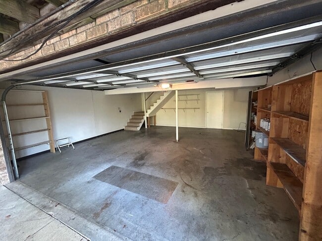 Building Photo - 3503 Lakeside Ct