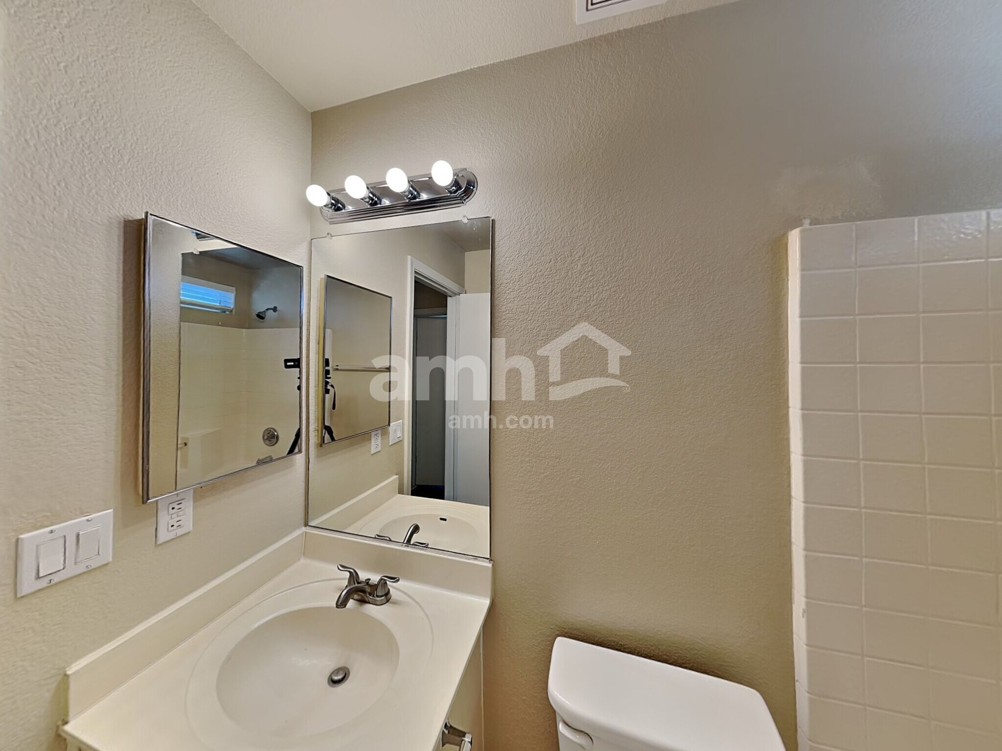 Building Photo - 15585 N Gil Balcome