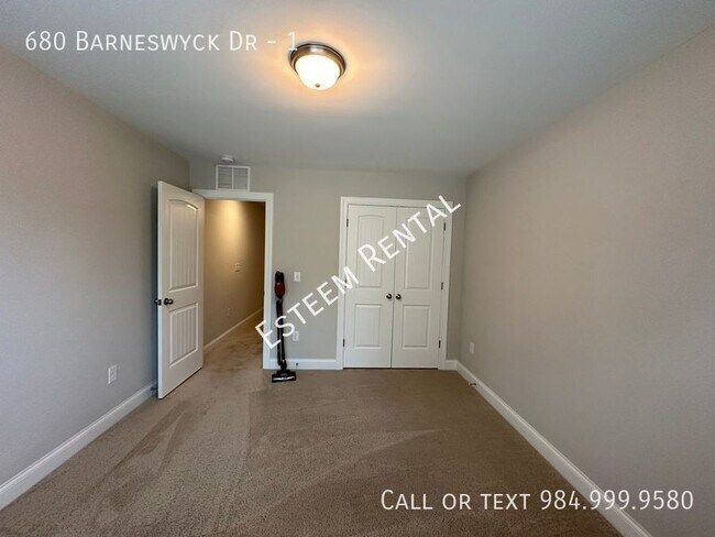 Building Photo - 680 Barneswyck Dr