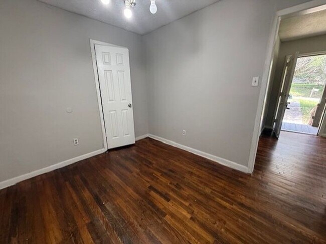 Building Photo - Charming 3 Bedroom Home on Secluded Street...