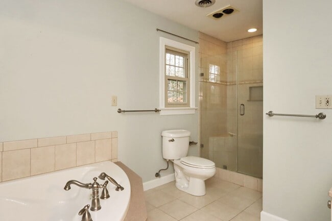 Building Photo - 227 Aspen Blvd