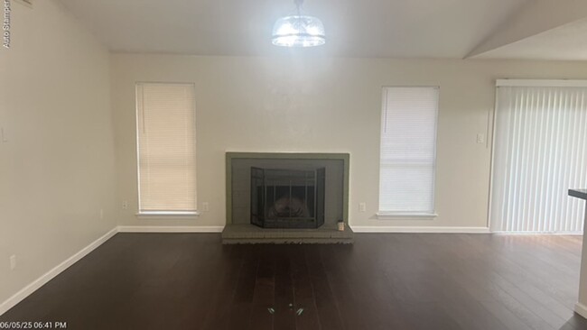 Building Photo - 3900 Glen Knoll Ct