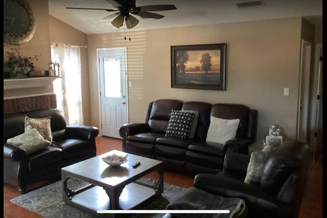 Building Photo - 1020 Union Dr