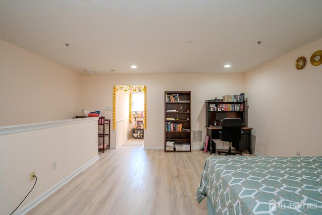 Building Photo - 908 Blossom Cir