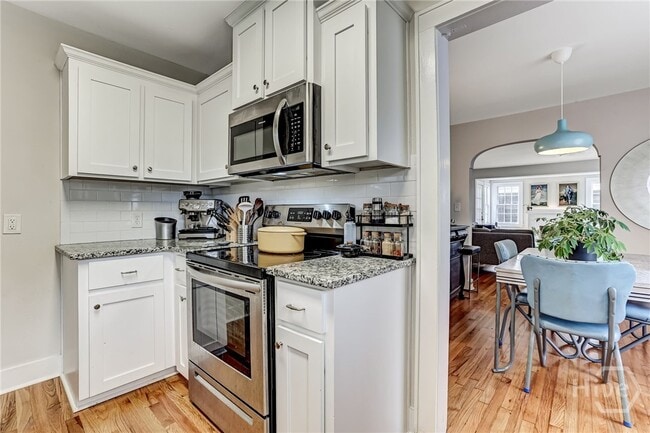 Building Photo - 725 E 53rd St