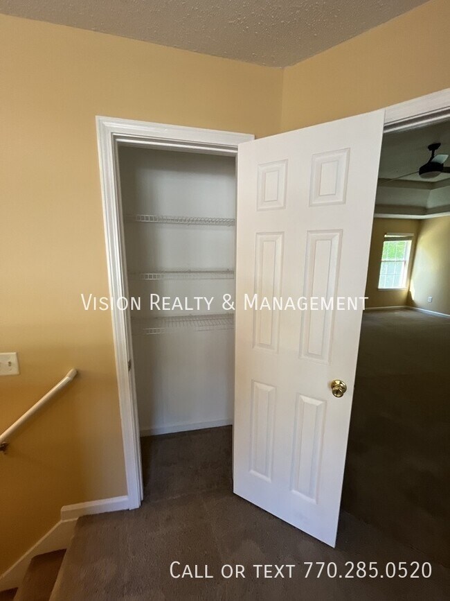 Building Photo - 4694 Glider Cir